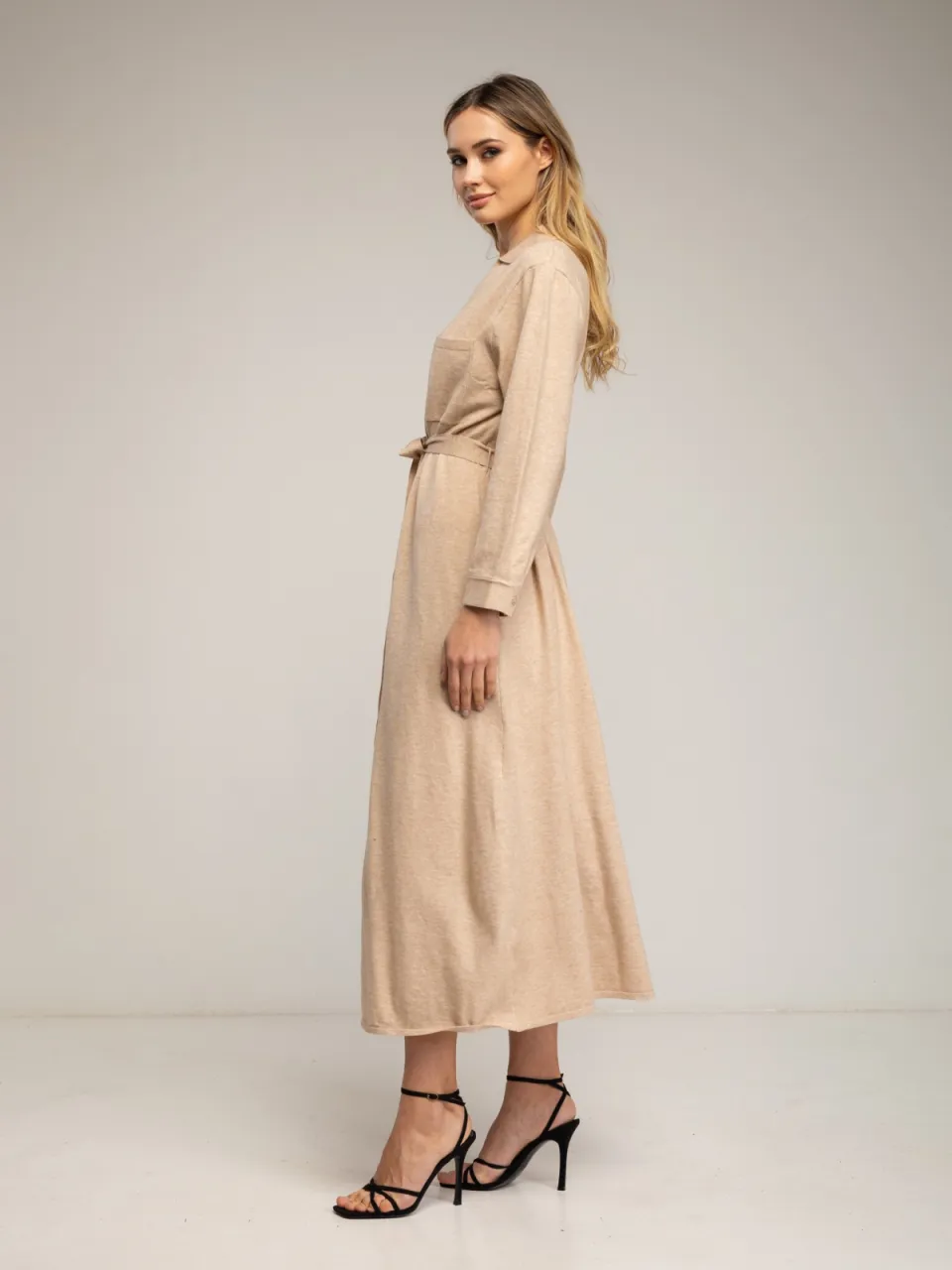 Tantra Lange gebreide doorknoopjurk met borstzakken en een riem beige, foto 2