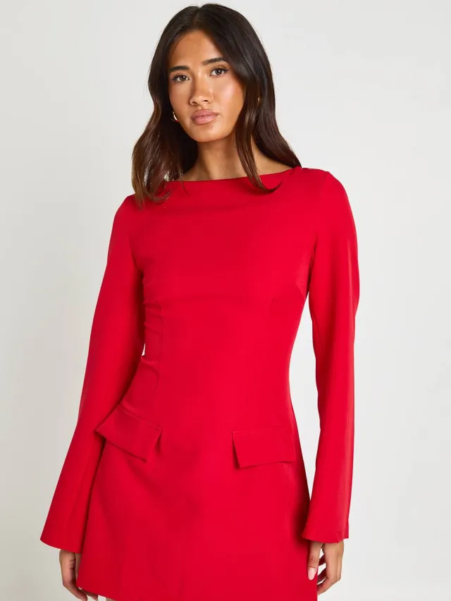 boohoo Dames Mini Jurk Met Lange Mouwen, Slash Hals En Getailleerde Pasvorm Rood