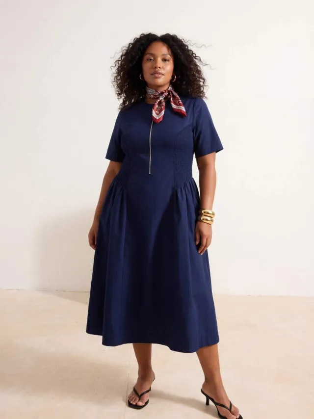 Trendyol Curve Dames Donkerblauw Effen Midi Kort Casual Skater Grote maten Jurk Marineblauw/Blauw