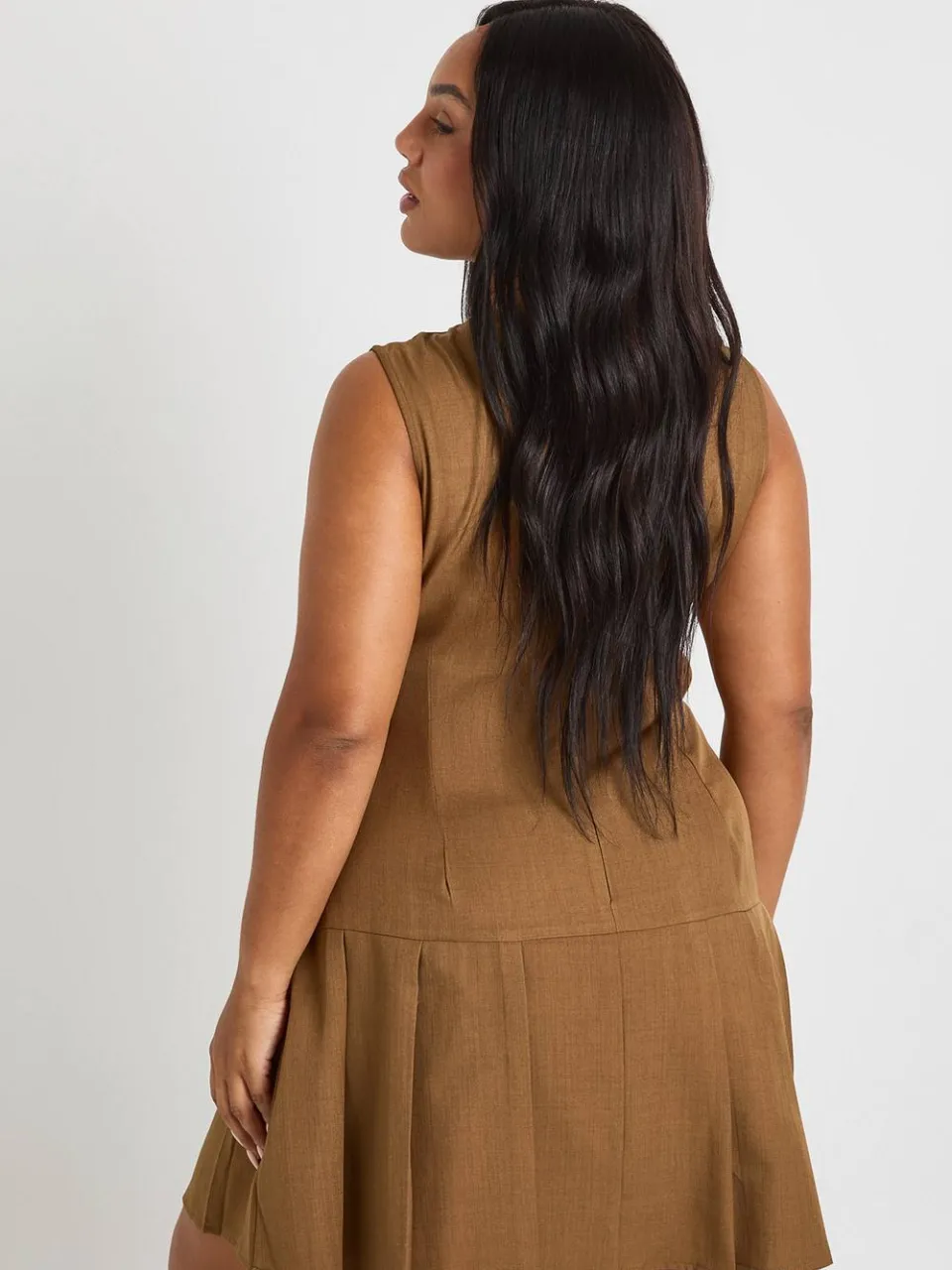 boohoo Dames Plus Geweven Met Knoopsluiting Geplooide Skaterjurk bruin, foto 2