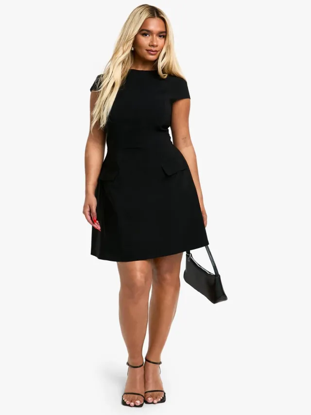 boohoo Dames Plus Cap Sleeve Bengaline Skater Jurk Zwart
