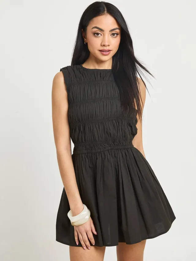 boohoo Dames Katoenen Poplin Mini-jurk Met Gerimpeld Lijfje Zwart