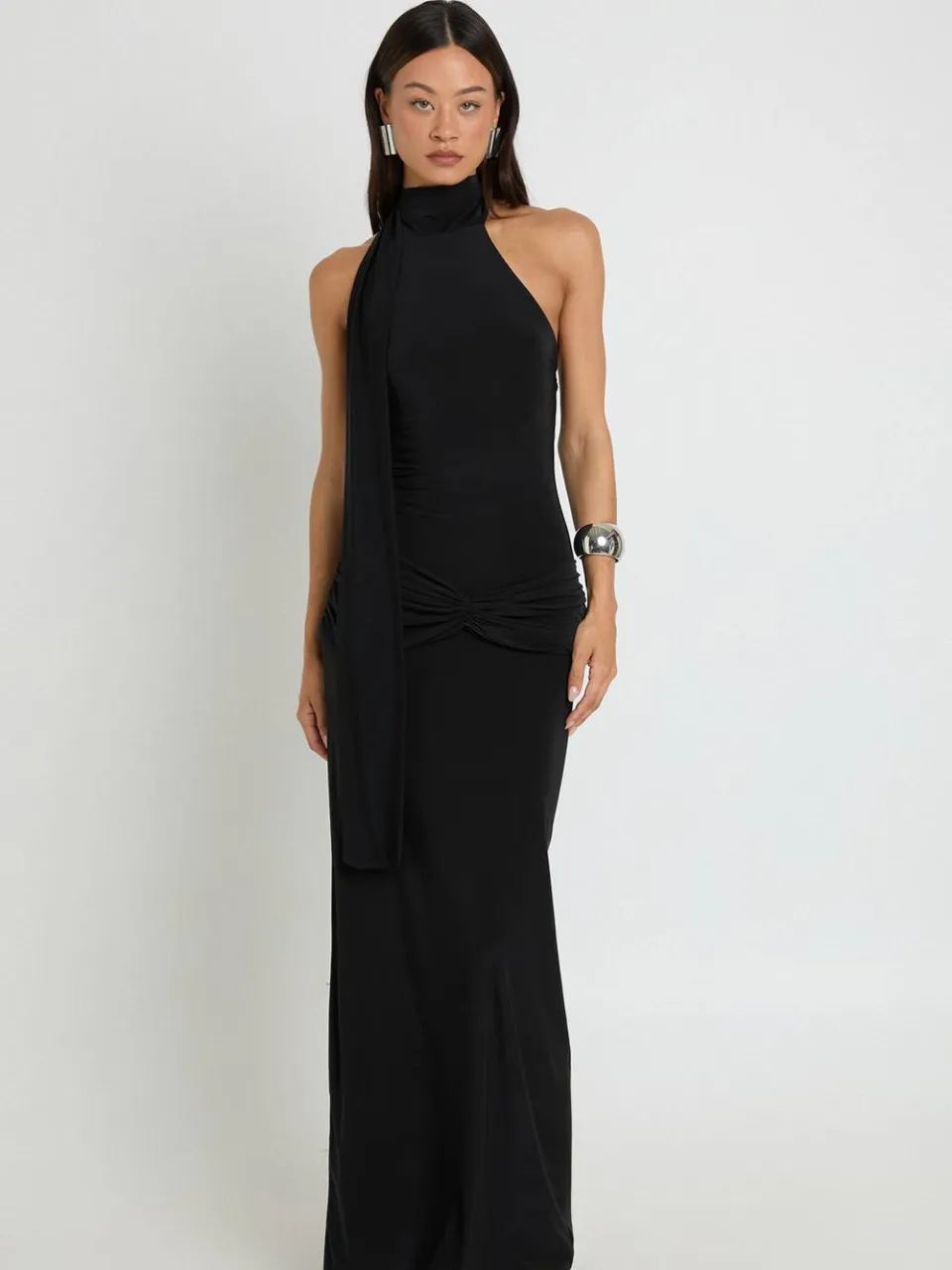 boohoo Dames Lange Colum Maxijurk Met Hoge Hals, Sjaalomslagdetail En Tailleknoop zwart, foto 3