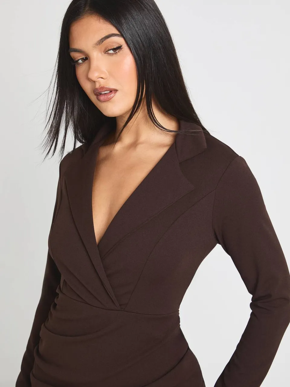 boohoo Dames Wikkel Lange Mouwen Blazer Jurk chocoladebruin, foto 4