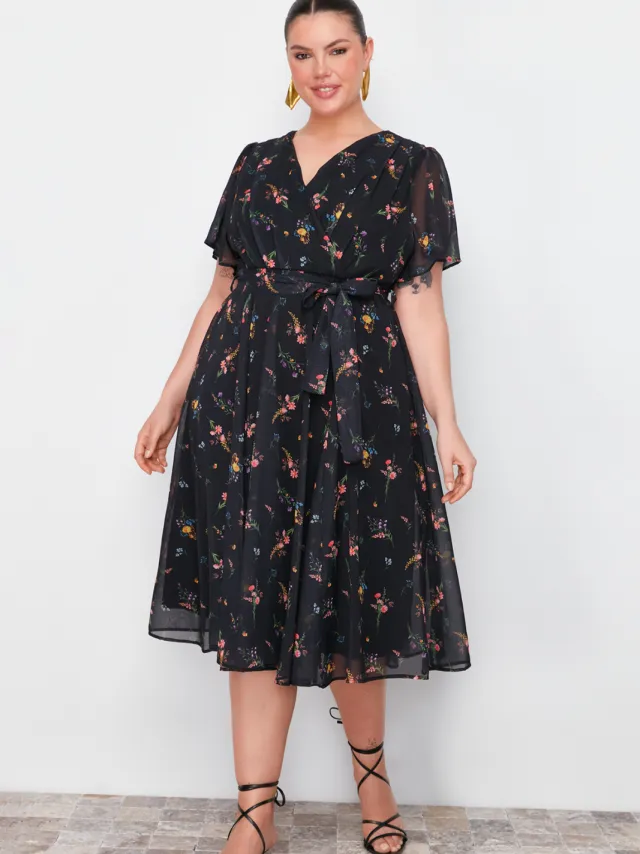Trendyol Curve Dames Meerkleurig Bloemen Maxi Kort Casual A-lijn Grote maten Jurk Veelkleurig