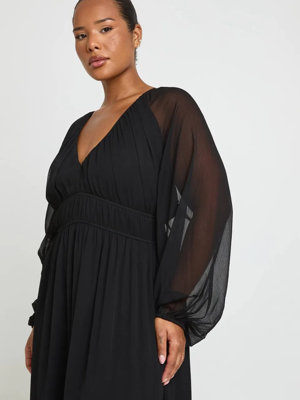 boohoo Dames Plus Chiffon Geplooide Blouson Mouw Maxi Jurk zwart, foto 3