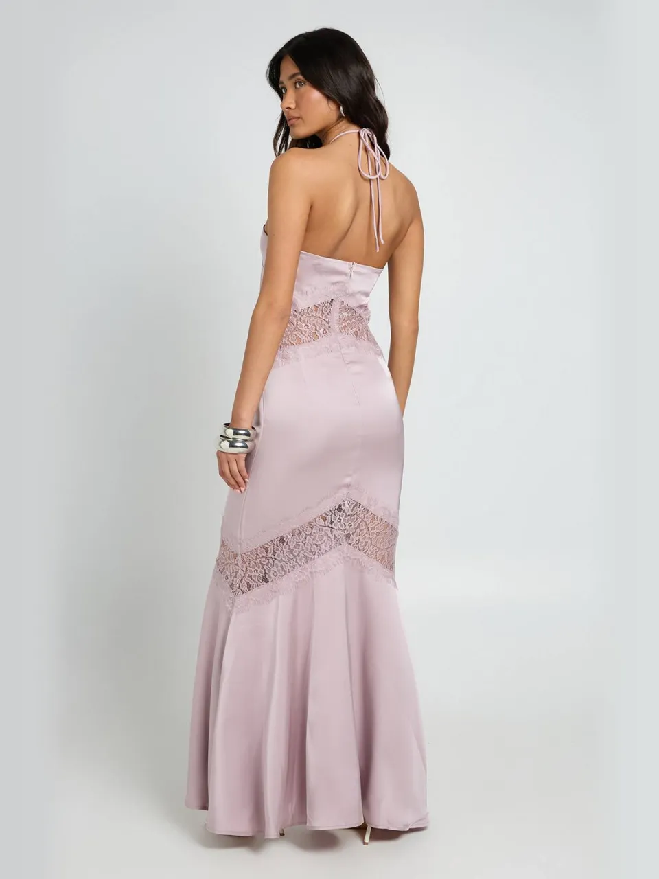 boohoo Dames Satijnen & Kanten Maxi Slip Jurk Met Halternek En Bandjes lila, foto 2