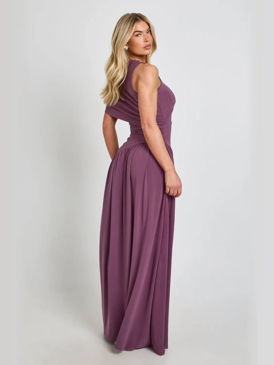 boohoo Dames Slinky Asymmetrische Hals Geplooid Detail Maxi Jurk moerbei, foto 2