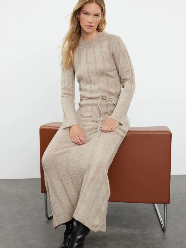 Trendyol TRENDYOLMİLLA Dames Beige Effen Maxi Lang Casual Recht Jurken Taupe