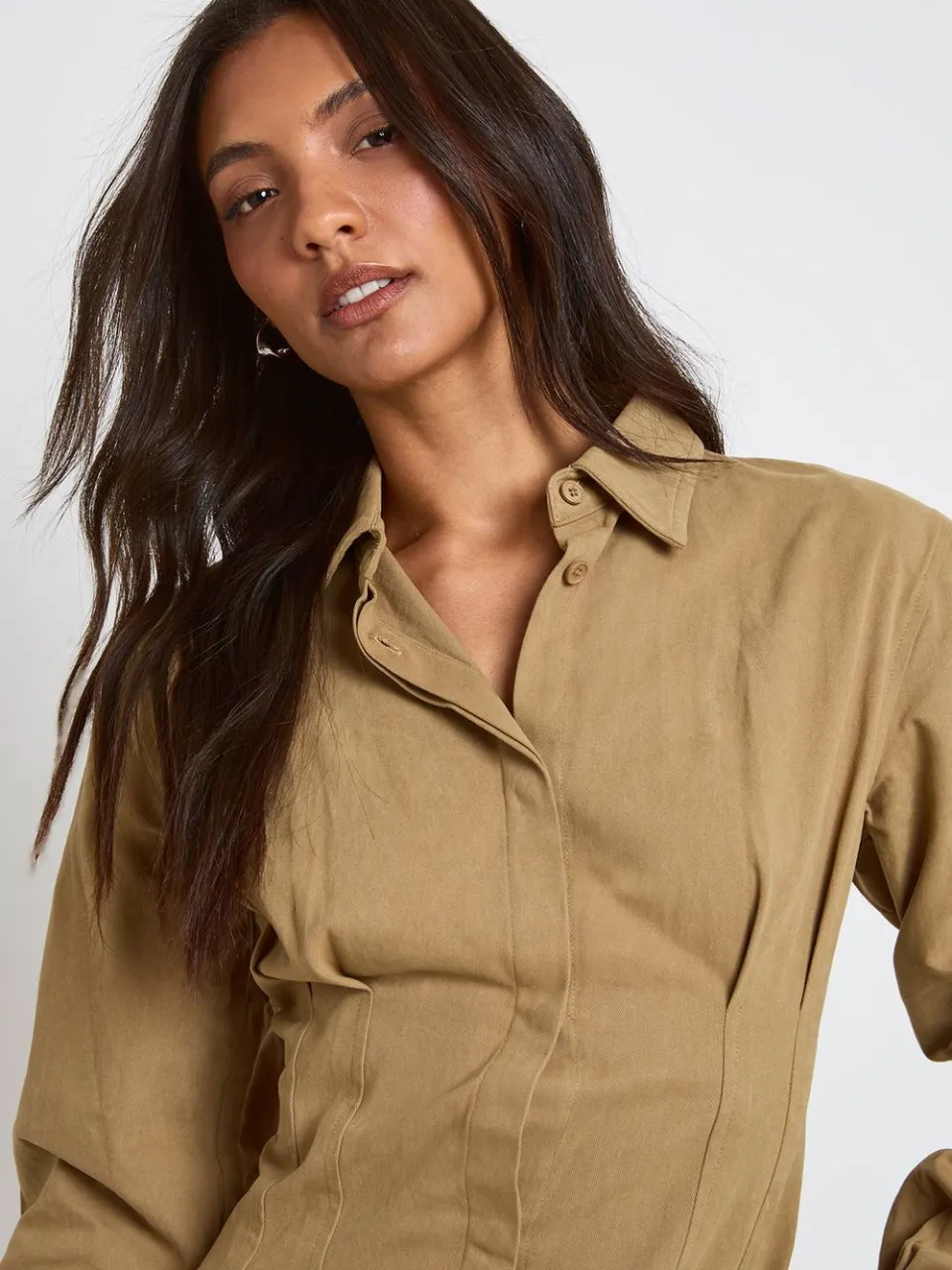 boohoo Dames Lange Blousejurk Met Hoge Kraag En Lange Mouwen olijf, foto 4