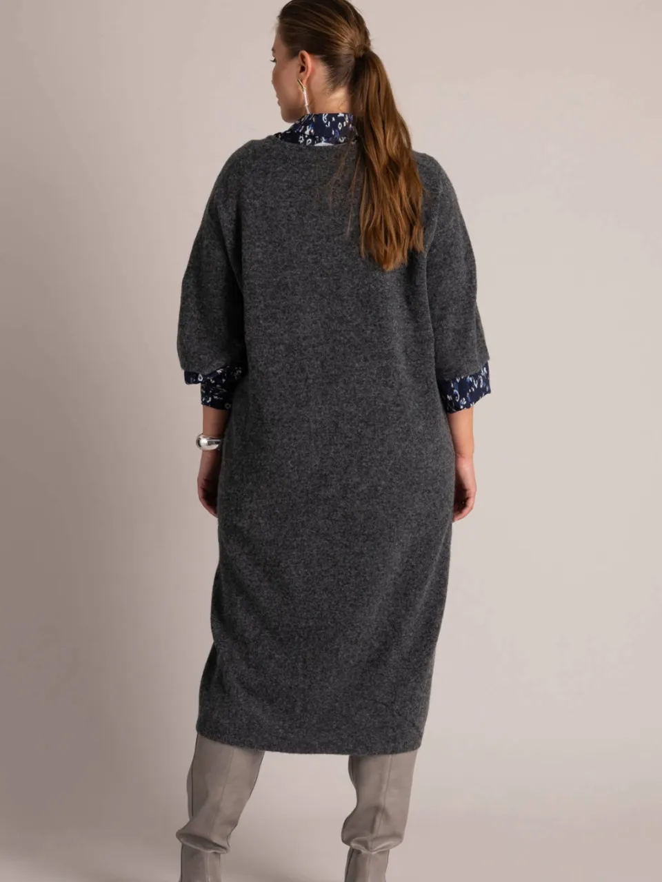 Yest Curve Plus Size gebreide midi jurk met wol - grijs, foto 3