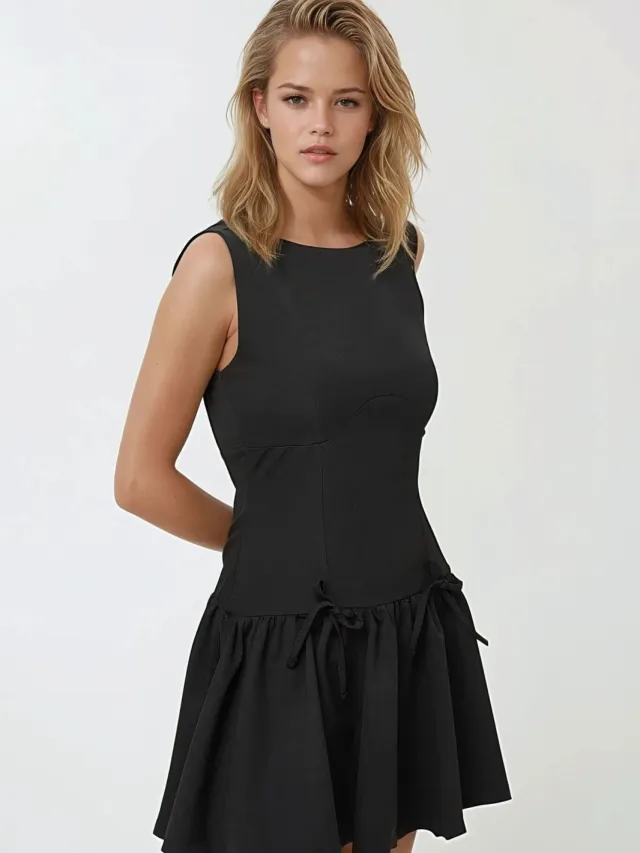 Hiccup Aansluitende Mini-jurk met Strikdetails Zwart