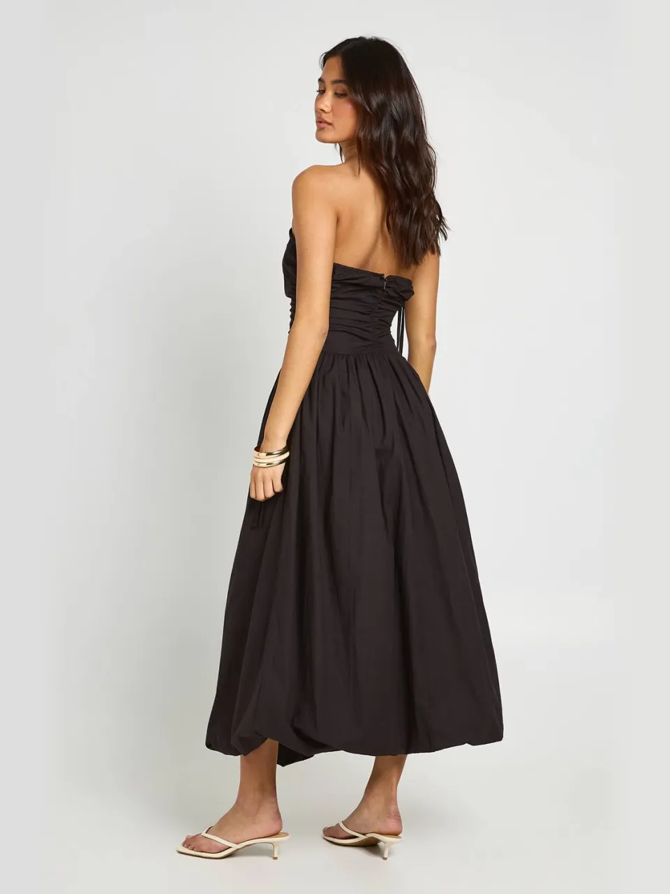 boohoo Dames Katoenen Poplin Gerimpelde Pofbal Midi Jurk zwart, foto 2