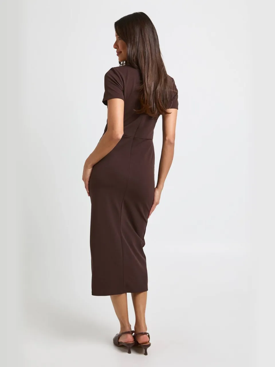 boohoo Dames Crepe Midi-jurk Met Hoge Hals En Zakdetail chocoladebruin, foto 2