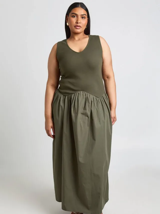 boohoo Dames Plus Size Geribbelde Katoenmix Maxi Jurk Met Verlaagde Taille Kaki
