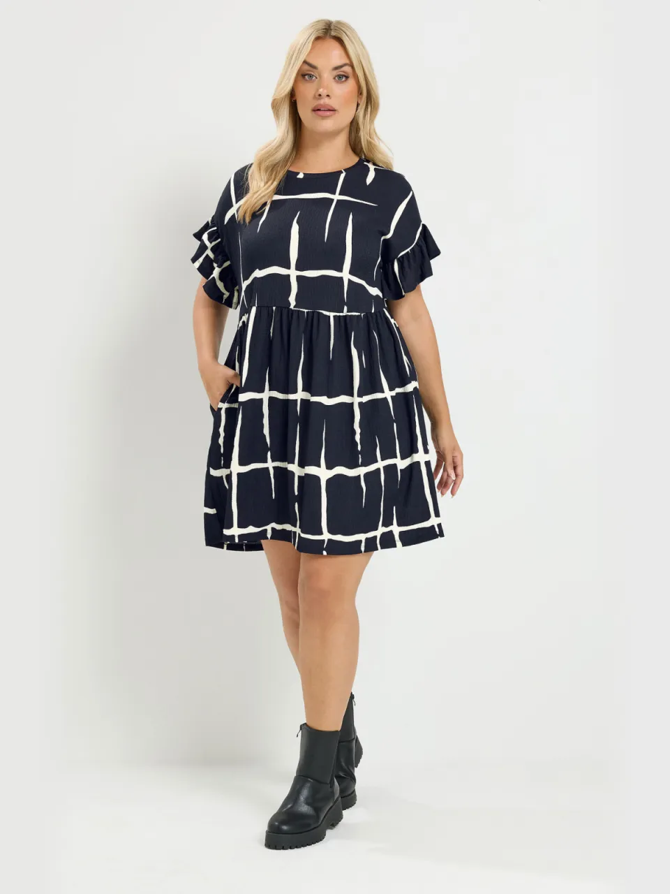 Yours Zwarte Minijurk Met Abstracte Print En Ruches Aan De Mouwen Black