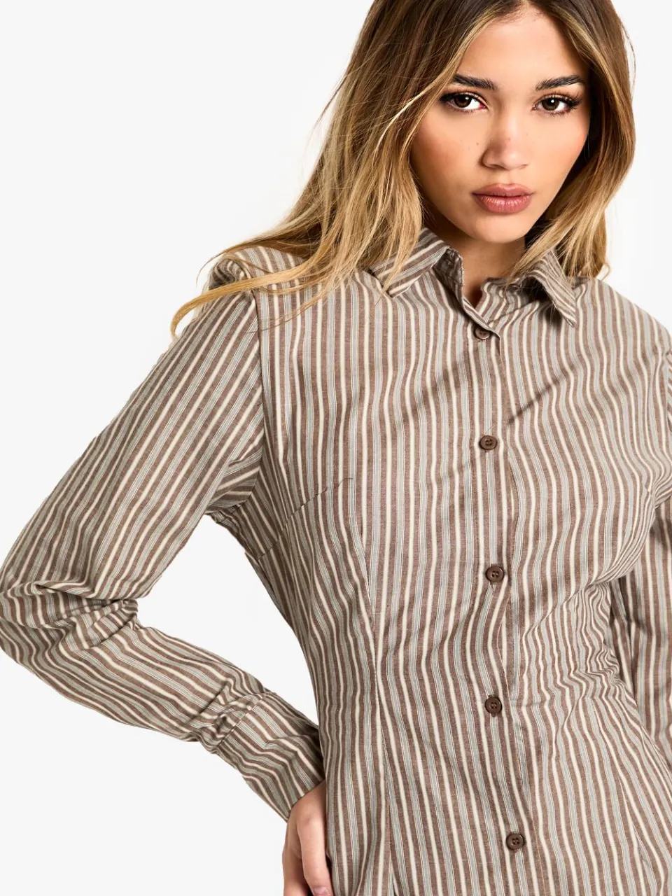 boohoo Dames Getailleerde Shirtjurk met Ingesneden Taille chocoladebruin, foto 4