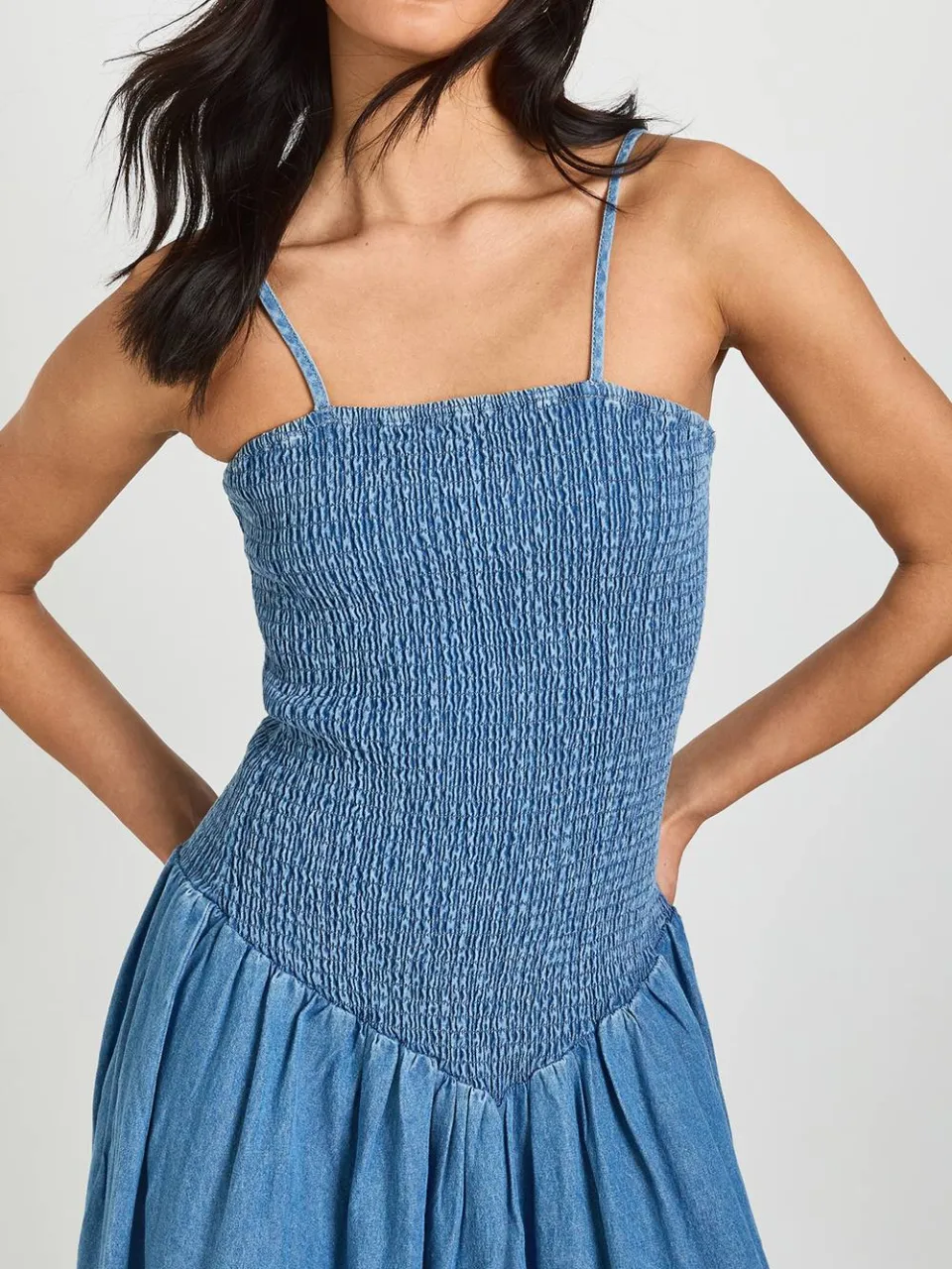 boohoo Dames Chambray Gerimpelde Midaxi Skater Jurk medium gebleekt, foto 4