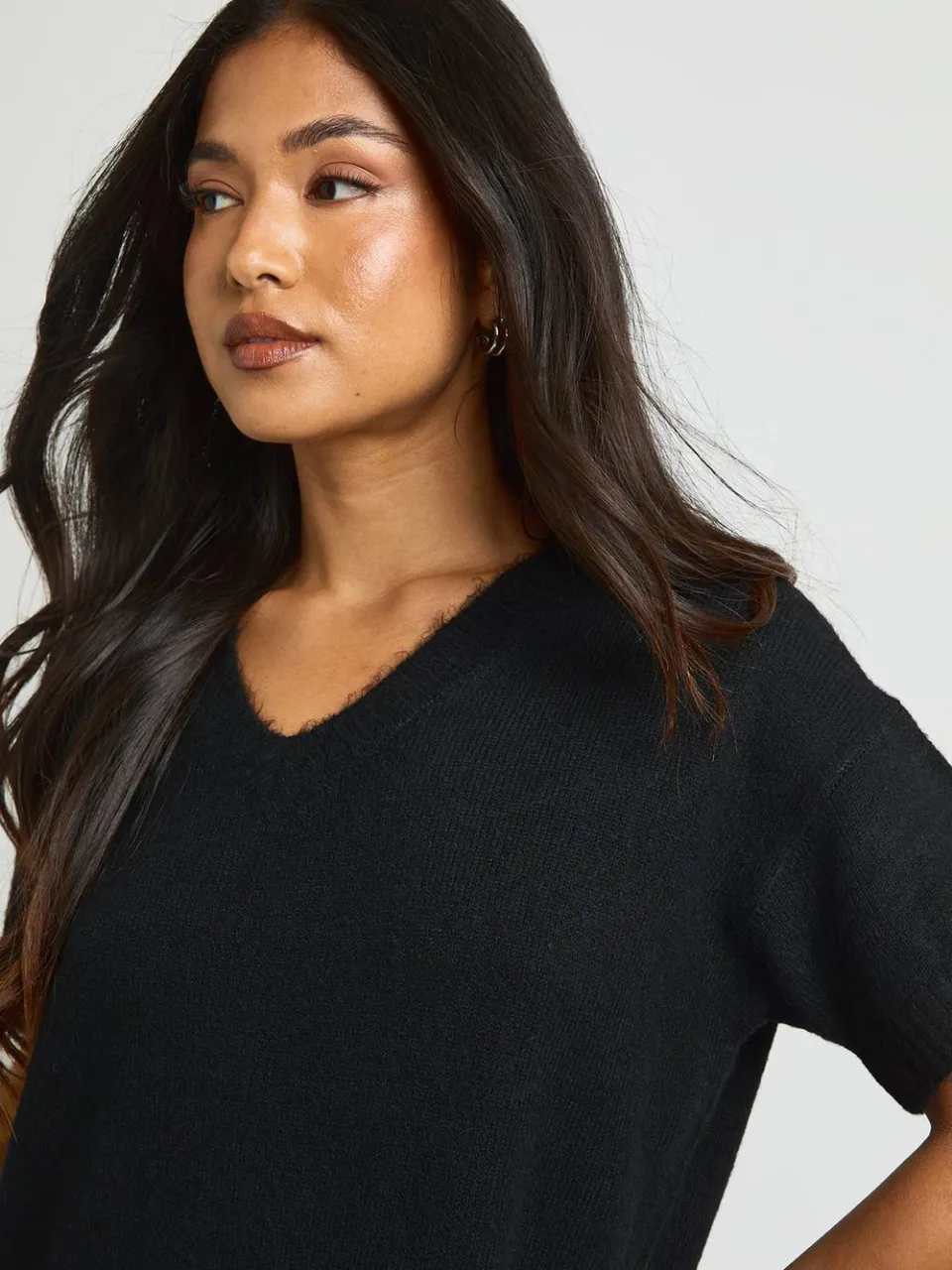 boohoo Dames Petite Gebreide Mini-jurk Met V-hals En Korte Mouwen zwart, foto 4