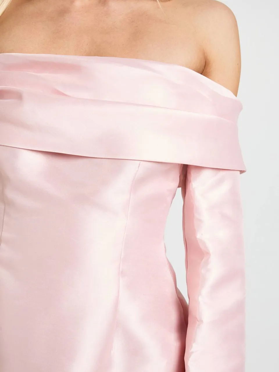boohoo Dames Petite Satijnen Gestructureerde Bardot Mini Jurk baby roze, foto 4