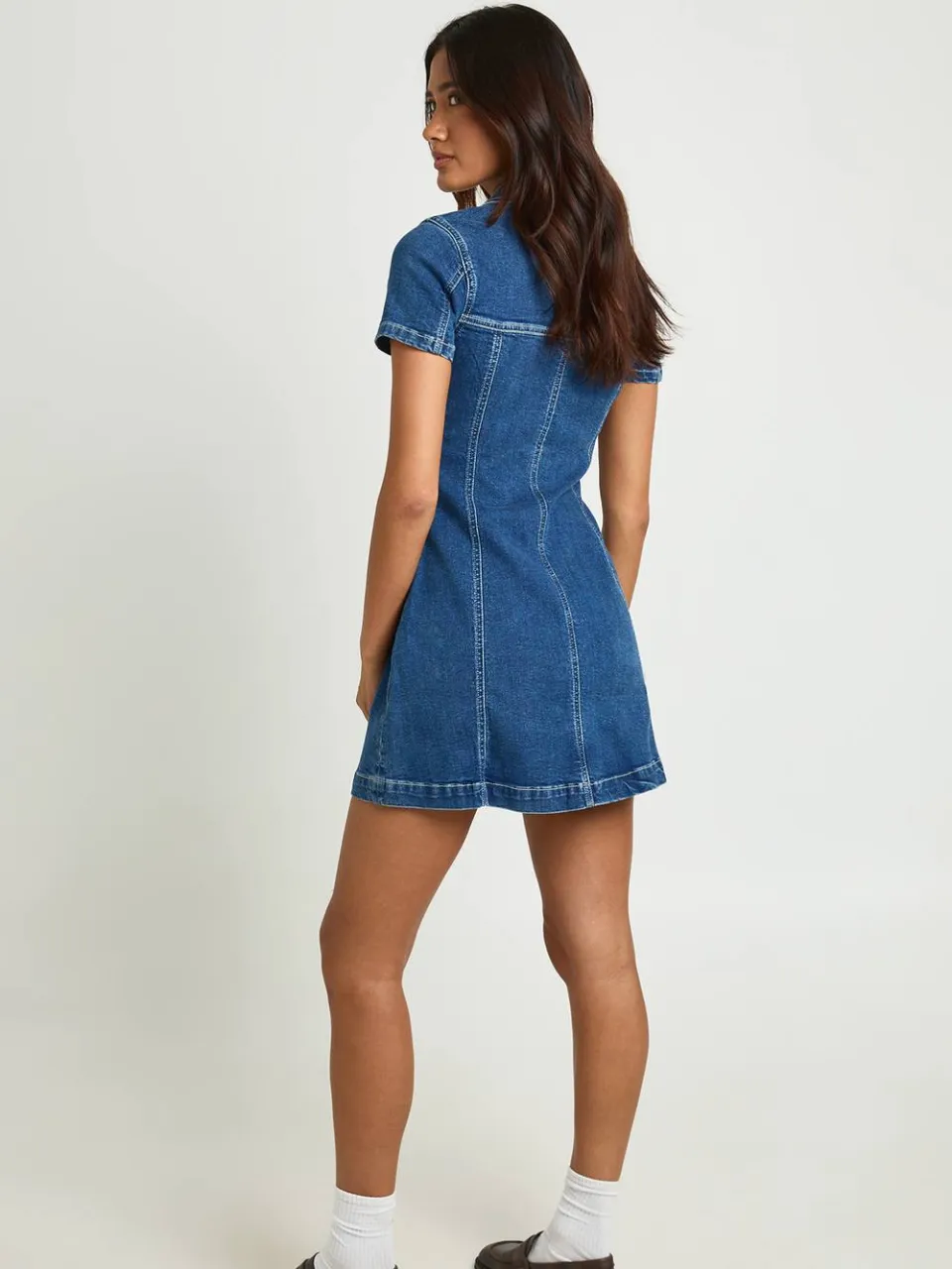 boohoo Dames Denim Jurk Met Korte Mouwen En Rits Aan De Voorkant, foto 2