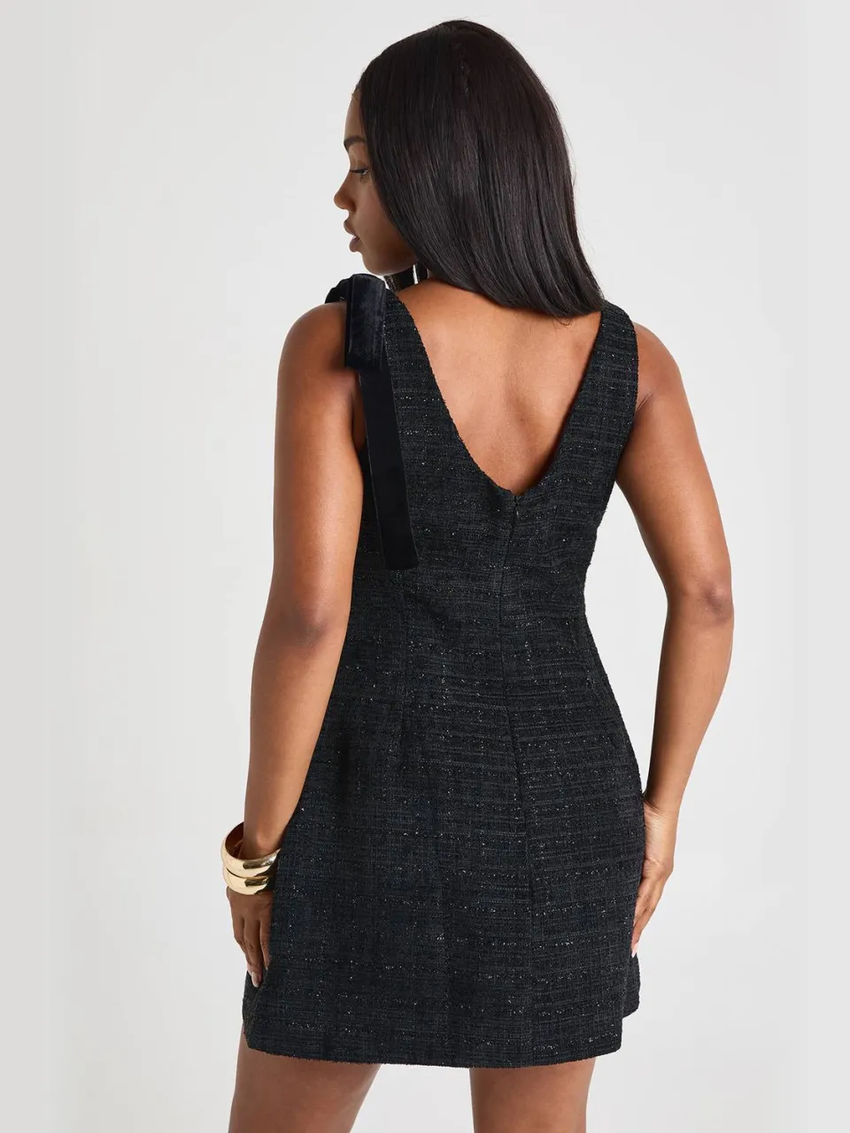 boohoo Dames Pailletten boucle ronde hals getailleerde minijurk zwart, foto 2