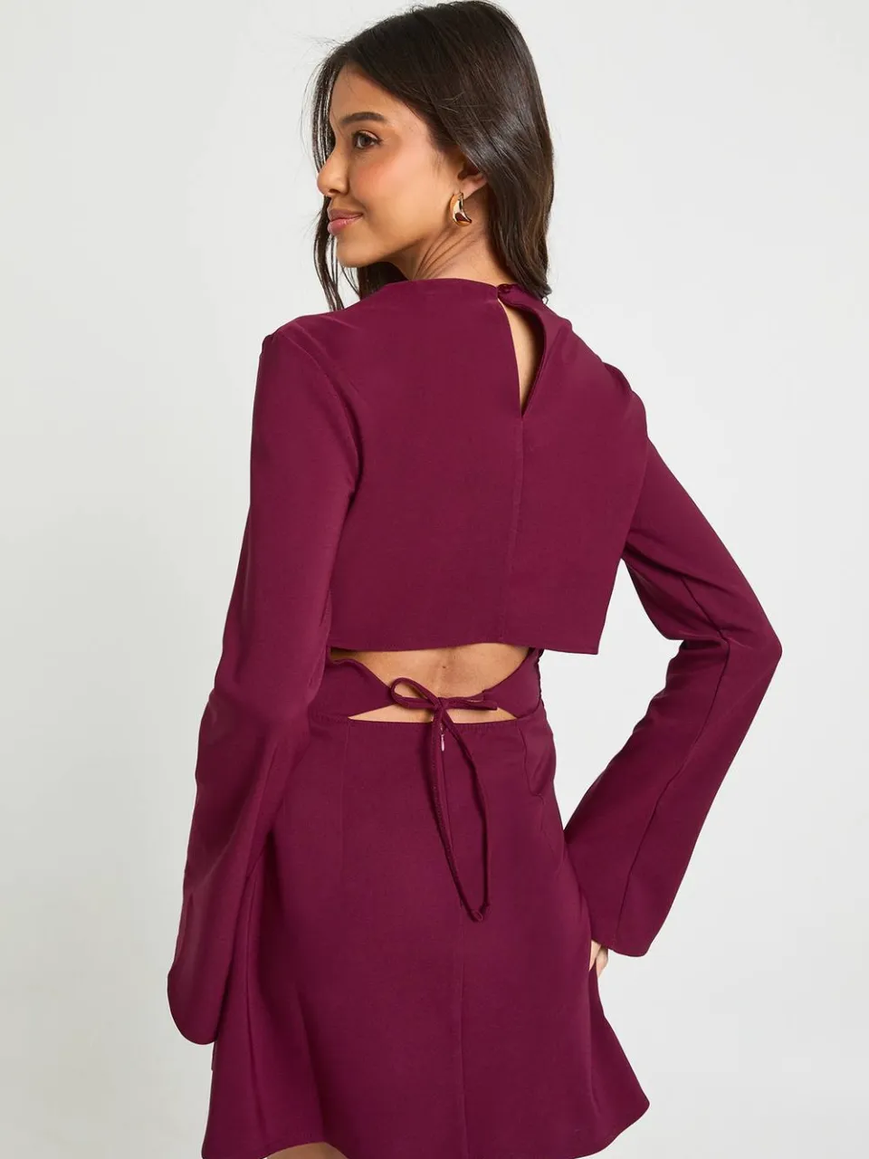 boohoo Dames Langmouwige geraffleerde hoge hals shiftjurk bordeaux rood, foto 3