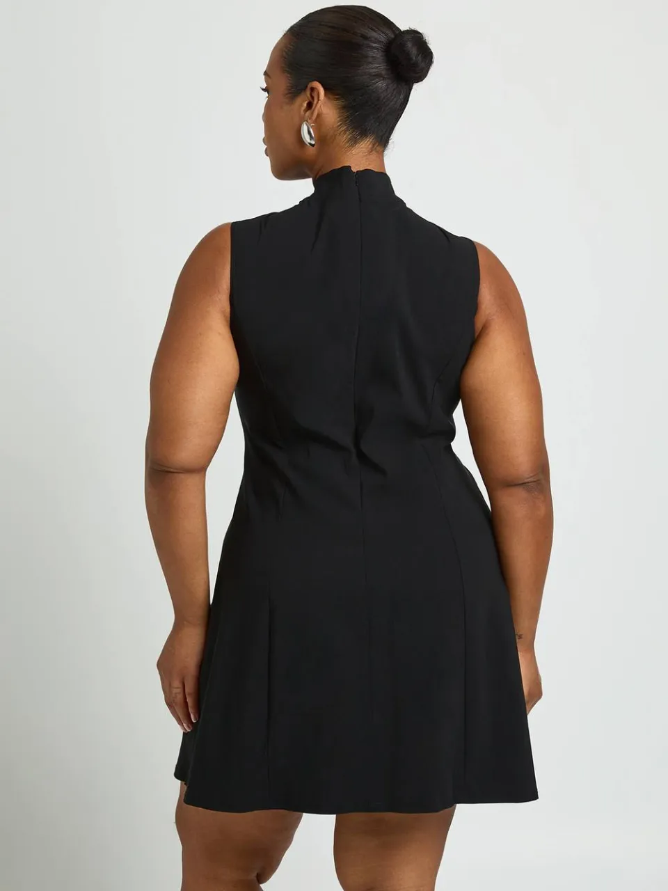 boohoo Dames Plus Hoogsluitende Mini-jurk Met Strikdetail En Keyhole zwart, foto 2