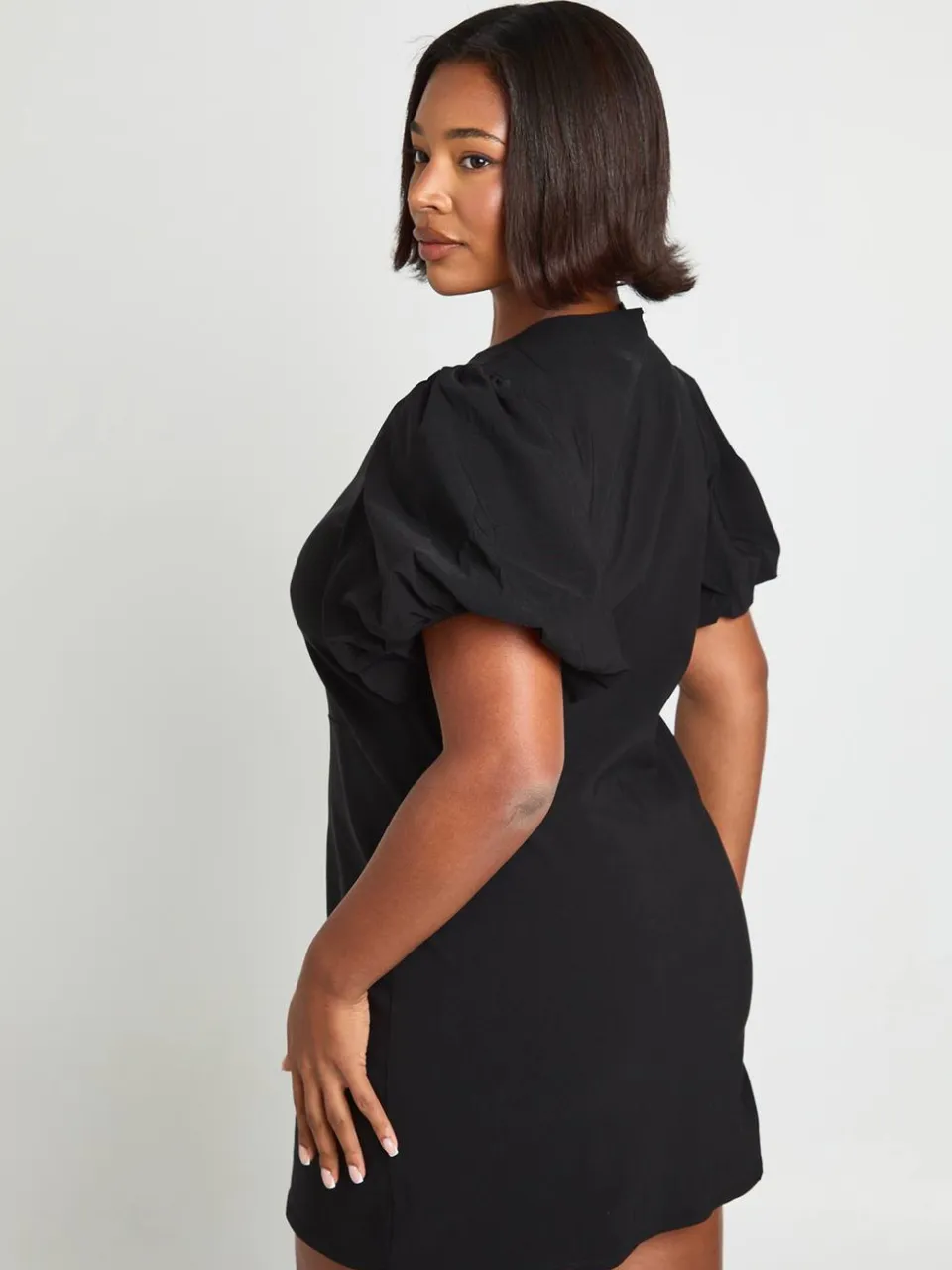 boohoo Dames Plus Gouden Afwerkingsdetail Pofmouw Shiftjurk, foto 3