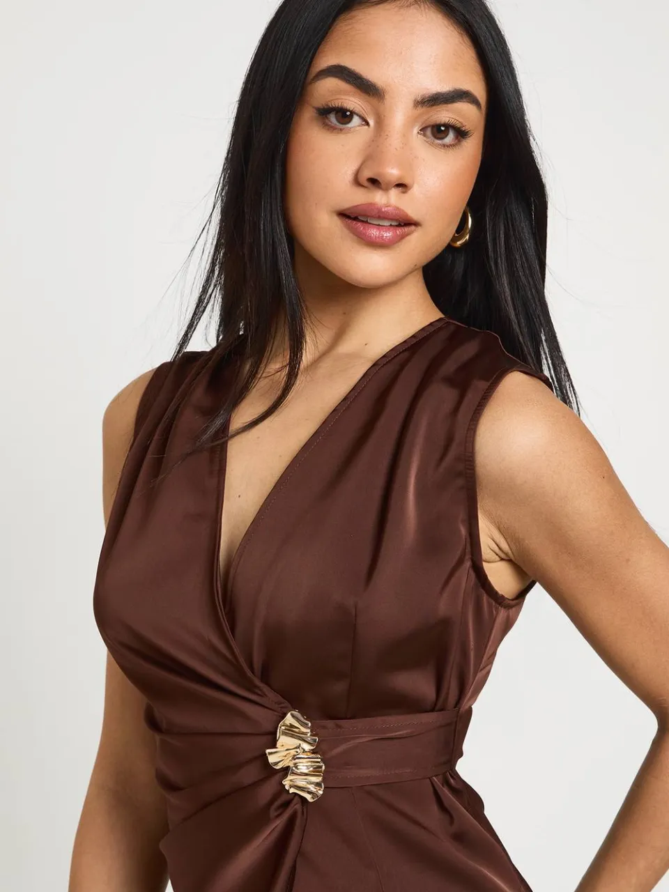 boohoo Dames Satijnen Mini Jurk Met Gedrapeerde Voorkant En Trim Details chocoladebruin, foto 3