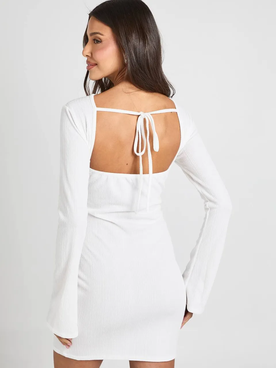 boohoo Dames Geplooide Rib Jurk Met Wijduitlopende Mouwen En Strikdetail Op De Rug ecru, foto 2