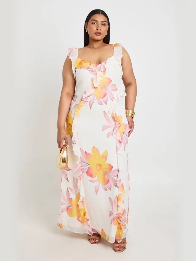 boohoo Dames Plus Bloemen Chiffon Jurk Met Bandjes En Ruches Maxi Ivoor