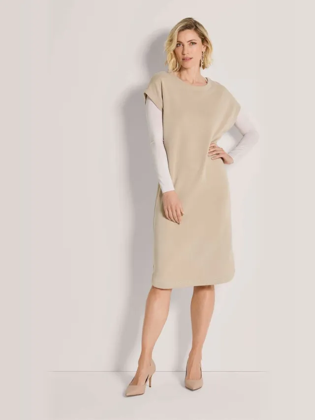 MADELEINE Jurk Mouwloze sweaterjurk met parelband parelwit