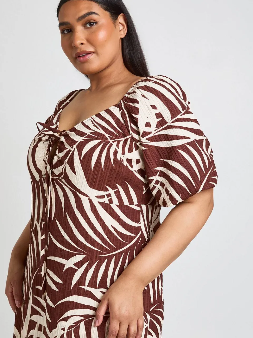 boohoo Dames Midaxi Jurk Met Palmbladprint, Textuur En Volumemouwen chocoladebruin, foto 4