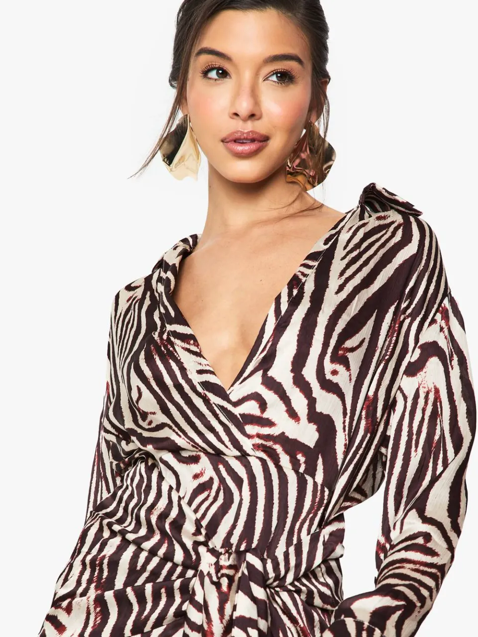 boohoo Dames Zebra Satijn Wrap Rok Blouse Jurk bruin, foto 2