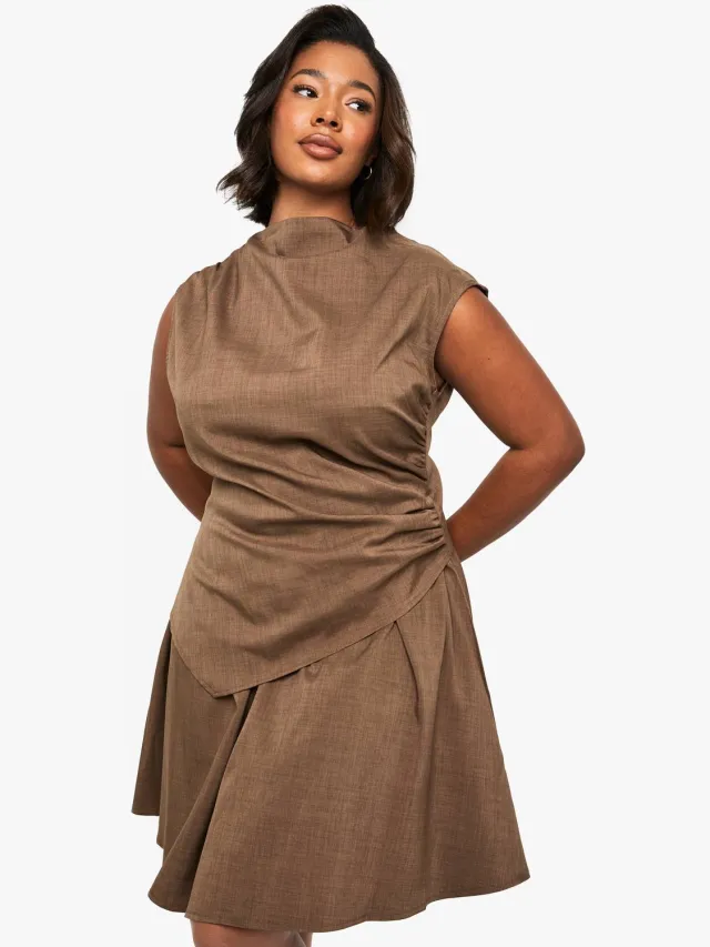 boohoo Dames Plus Dubbele Laag Geruched Schouder Skater Jurk Chocoladebruin