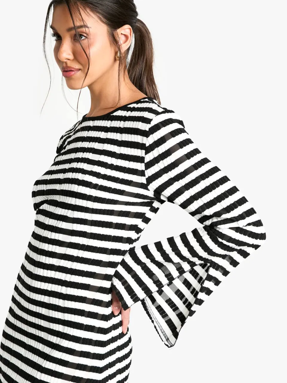 boohoo Dames Getextureerde gestreepte flare-mouwen midaxi-jurk zwart, foto 3