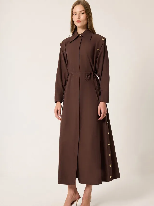 TOUCHÉ PRIVÉ Poplin maxi-jurk met gouden knopen - Bruin - Dames