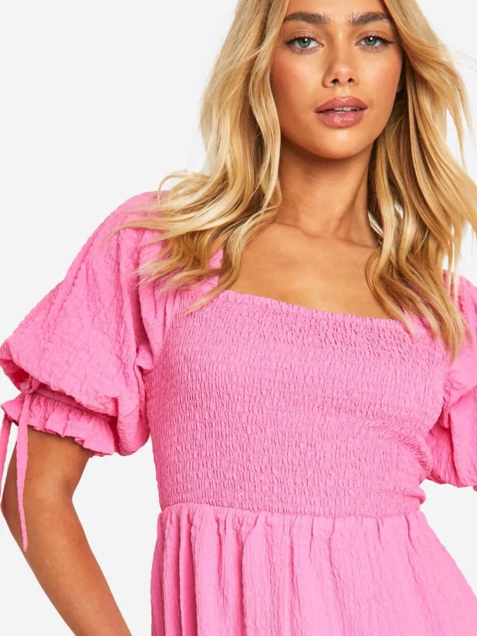 boohoo Dames Textured Puff Sleeve Smock Jurk roze, foto 3