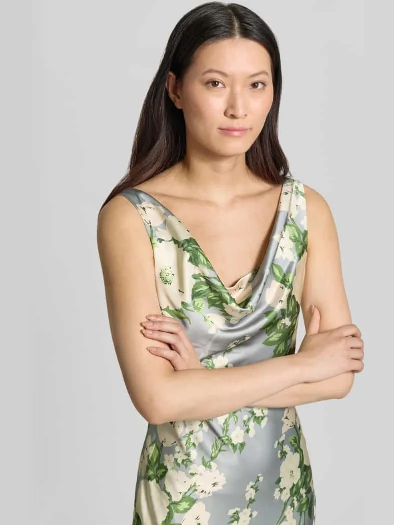 Mascara Avondjurk met diep rugdecolleté rietgroen, foto 4