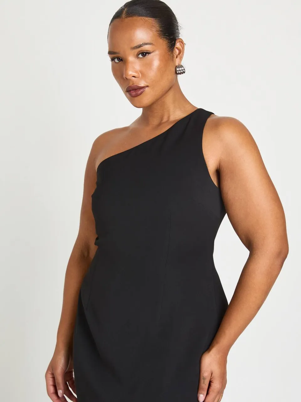 boohoo Dames Plus Asymmetrische Crêpe En Satijnen Mix Maxi Jurk zwart, foto 2