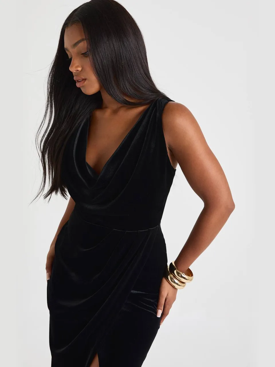 boohoo Dames Fluwelen gerimpelde wikkel maxi-jurk zwart, foto 2