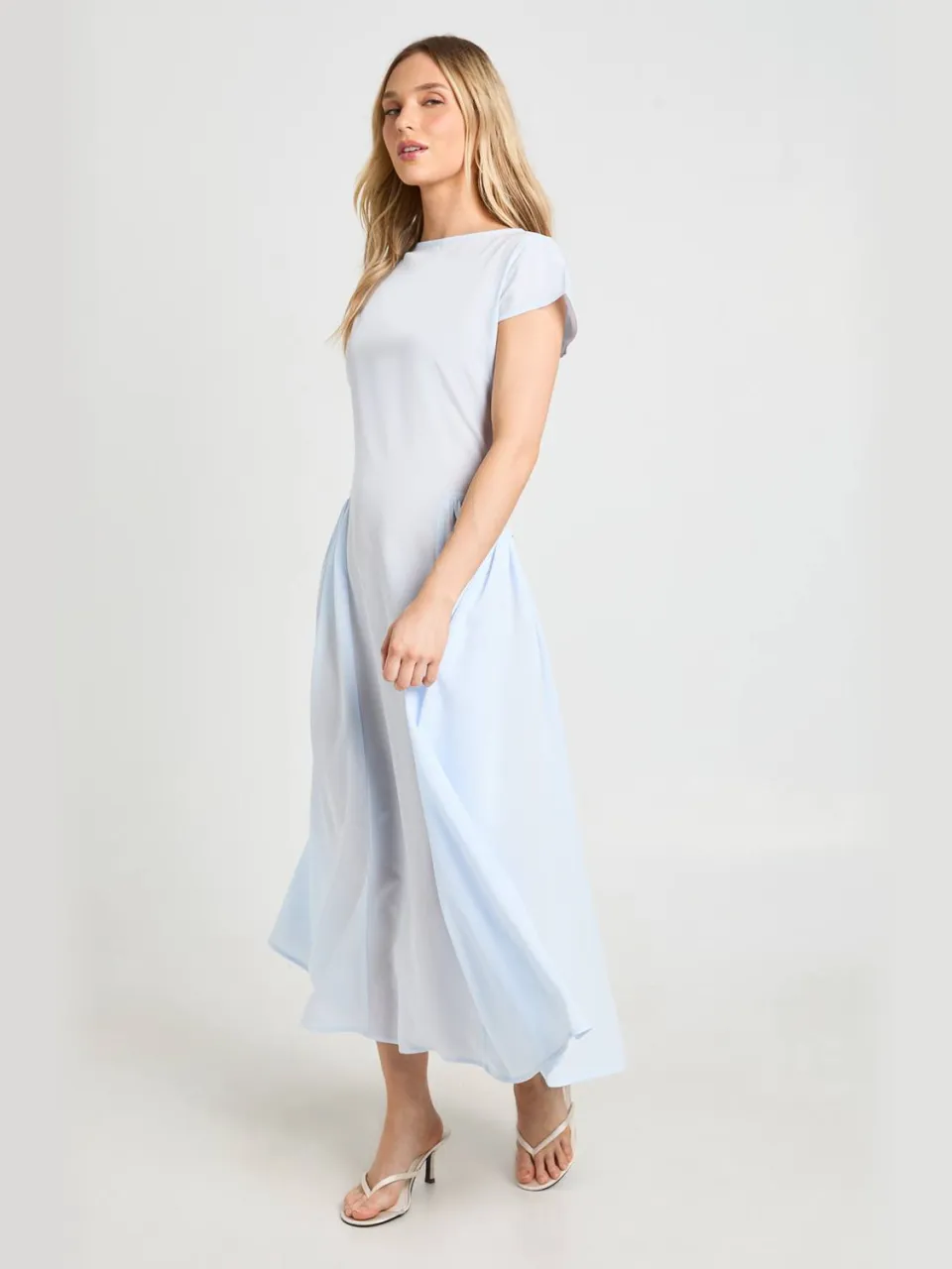 boohoo Dames Petite Getextureerde Volume Rok Midaxi Jurk pastelblauw, foto 3