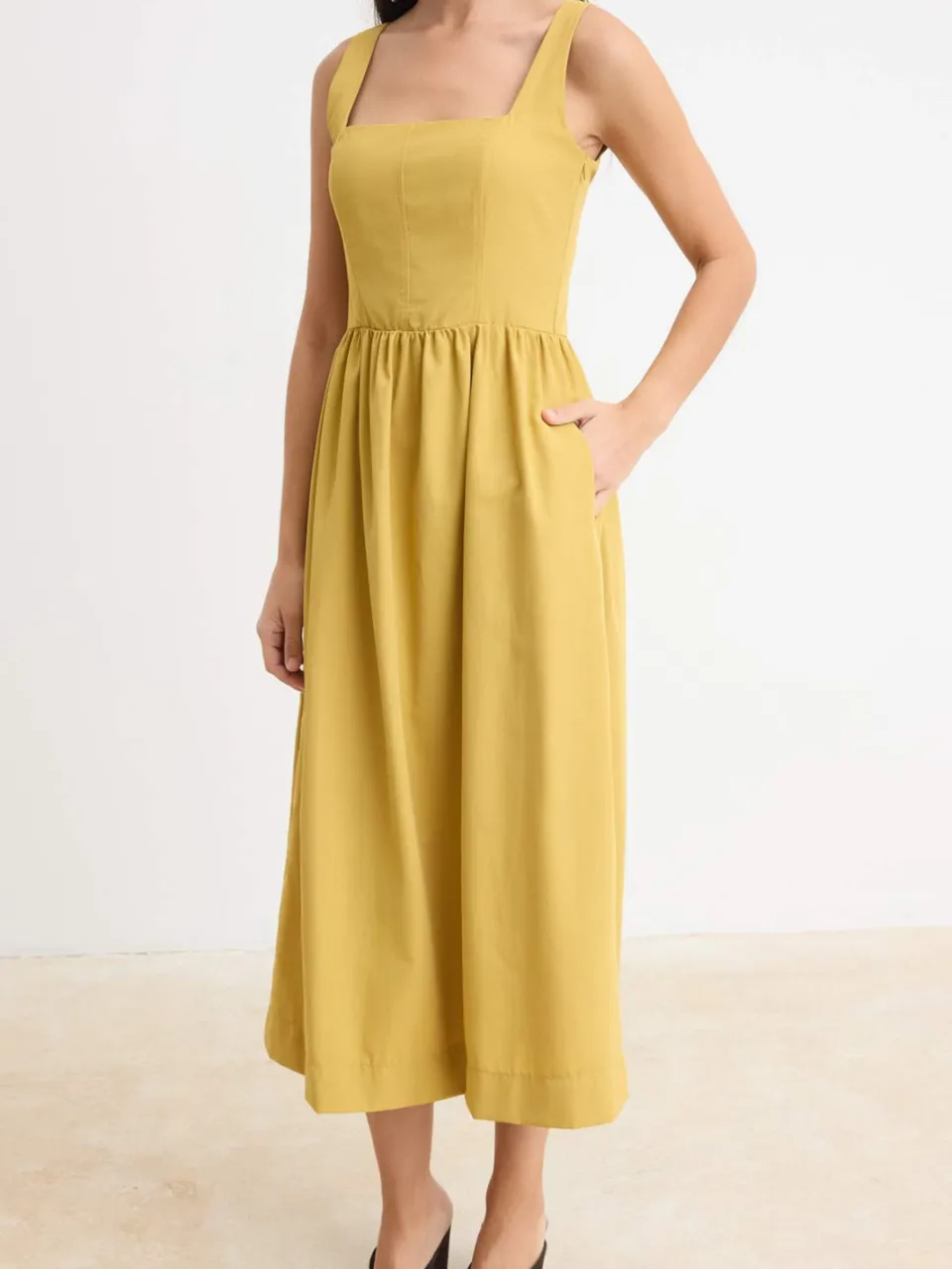 Trendyol TRENDYOLMİLLA Dames Geel Effen Midi Mouwloos Casual Skater Jurken, foto 2