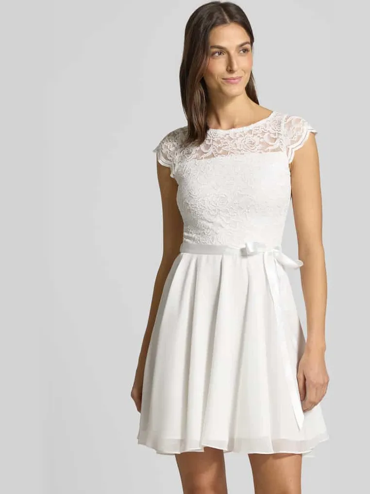 Swing Cocktailjurk met kant en strikceintuur Offwhite