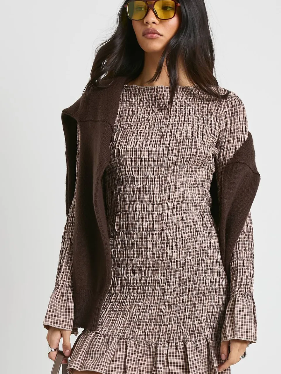 boohoo Dames Check Shirred Mini Jurk met Lange Mouwen bruin, foto 4