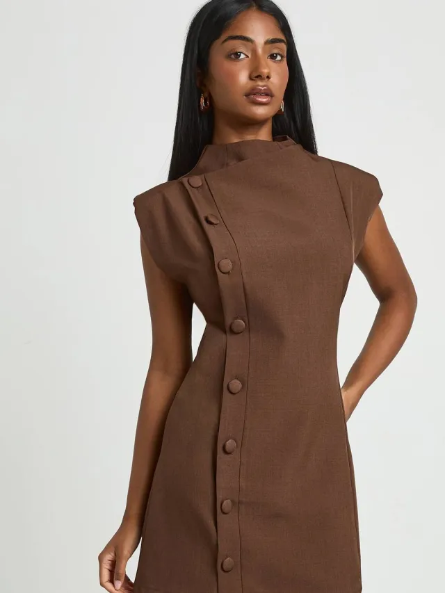 boohoo Dames Getailleerde Mouwloze Asymmetrische Mini-jurk Met Knoopsluiting Chocoladebruin