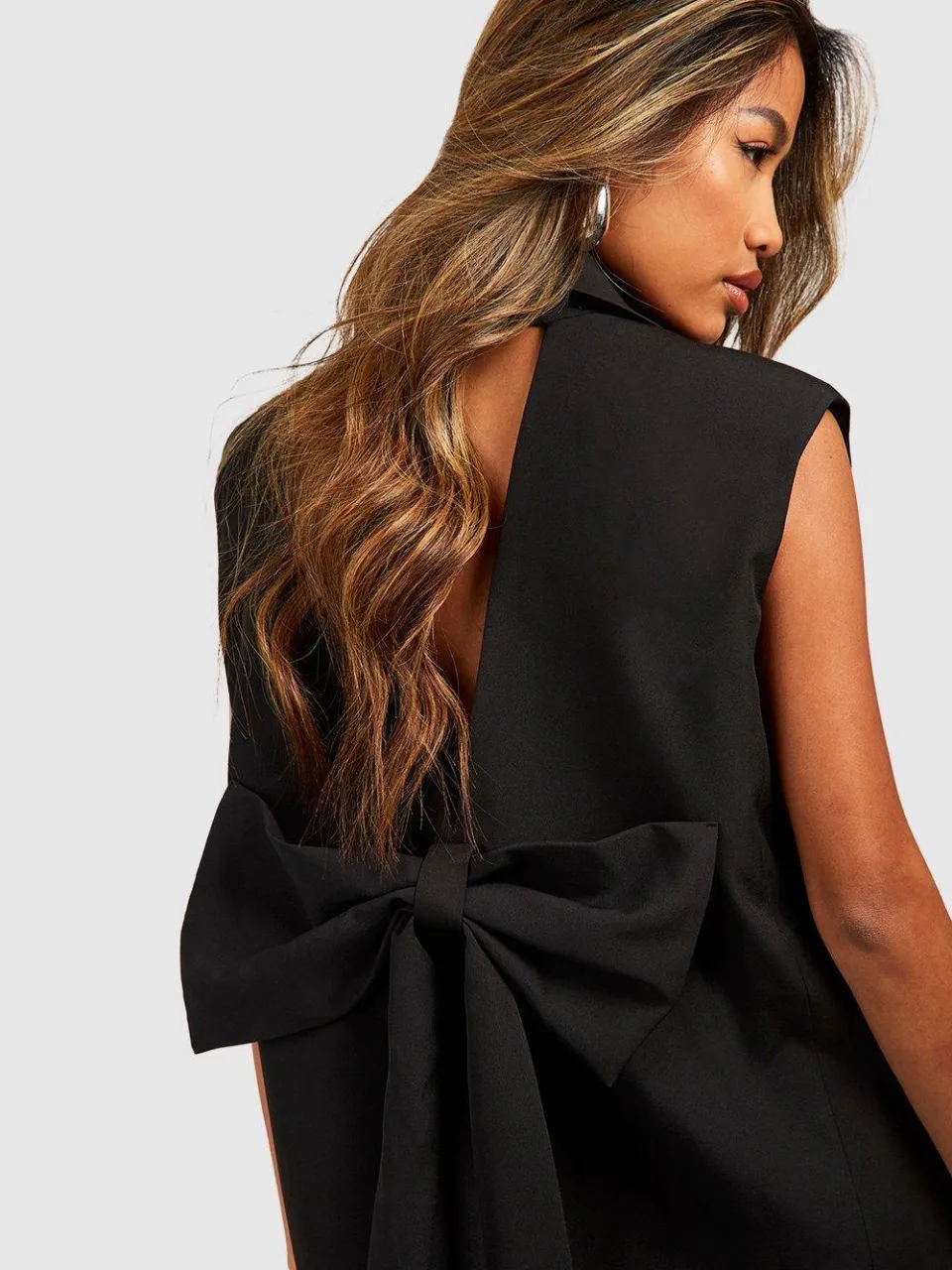 boohoo Dames Open Bow Back Tailored Blazer Dress zwart, foto 4
