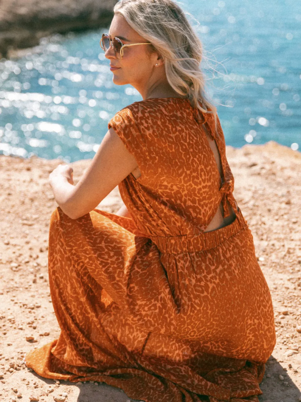 Bolina Island maxi jurk met panterprint oranje, foto 2