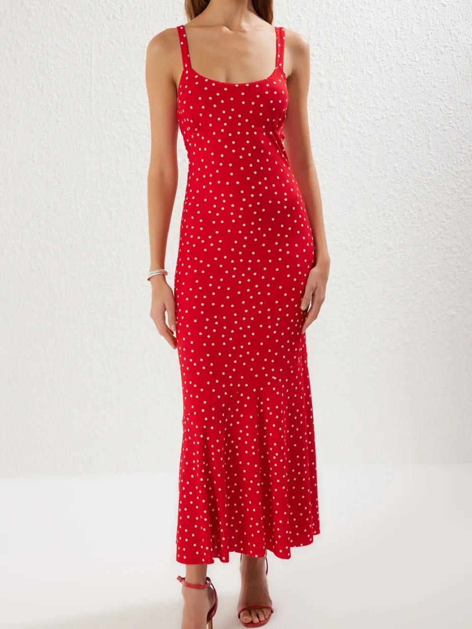 Trendyol TRENDYOLMİLLA Dames Rood Stippen Maxi Mouwloos Casual Zeemeermin Jurken, foto 2
